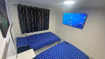 3 chambres, fer et planche à repasser, Wi-Fi, draps fournis