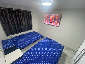 3 bedrooms, iron/ironing board, WiFi, bed sheets