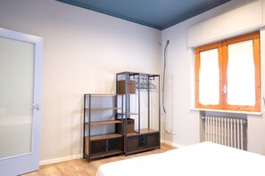 1 slaapkamer, een strijkplank/strijkijzer, internet, beddengoed
