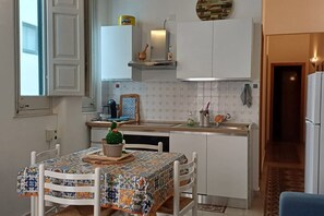 Kokeplater og kaffetrakter/tekoker