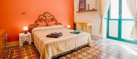 2 bedrooms, iron/ironing board, bed sheets