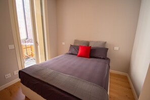 2 bedrooms, iron/ironing board, Internet, bed sheets