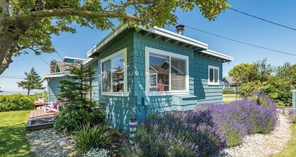 The Hideaway - King, Hot Tub, Water view