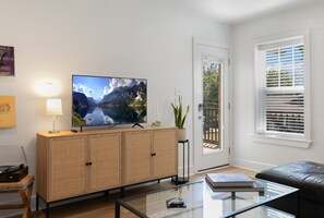 Smart TV - Life on Locust - Downtown Dickson Street & U of A Retreat. 1mn walk to Dickson (Fayetteville)