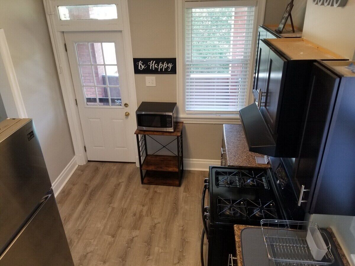 Køleskab, mikrobølgeovn, ovn, kogeplade