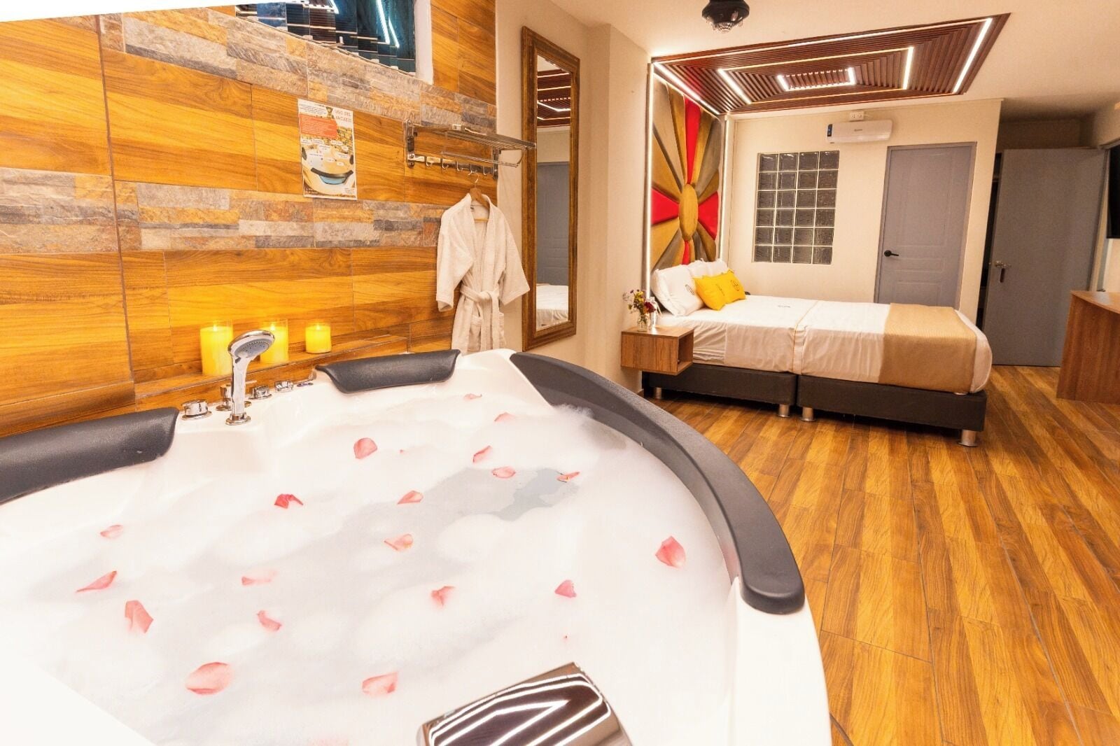 Junior Suite | Desk, laptop workspace, free WiFi, bed sheets