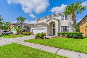 Front of property - Themed Family Villa with Private Pool (Kissimmee)
