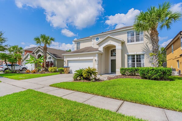 Front of property - Themed Family Villa with Private Pool (Kissimmee)