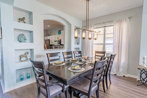 In-room dining - Themed Family Villa with Private Pool (Kissimmee)
