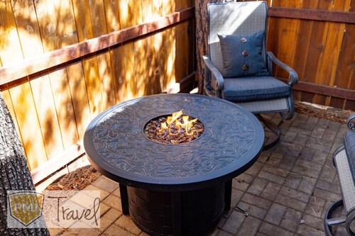 *Pine Needle Retreat *Fireplace *Romantic Getaway