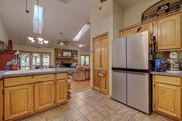 ثلاجة، ميكروويف، فرن، موقد طهي مسطح