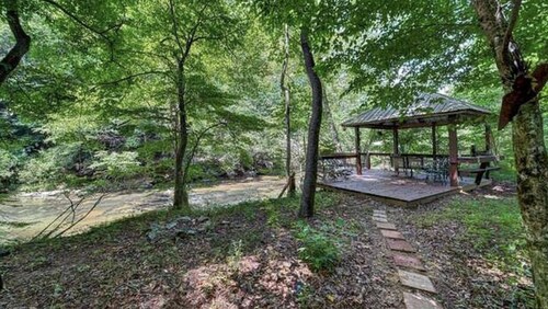 River Retreat on the Nottely river in Blairsville, GA. Fishing&Hiking Lic#033210