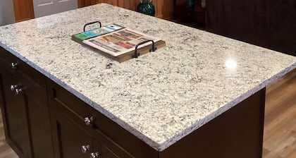 Couples Retreat! Cozy apartment in downtown Helen, GA.