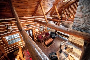 Interior detail - Nature's Beauty Loft Forks River Lodge (Traverse City)