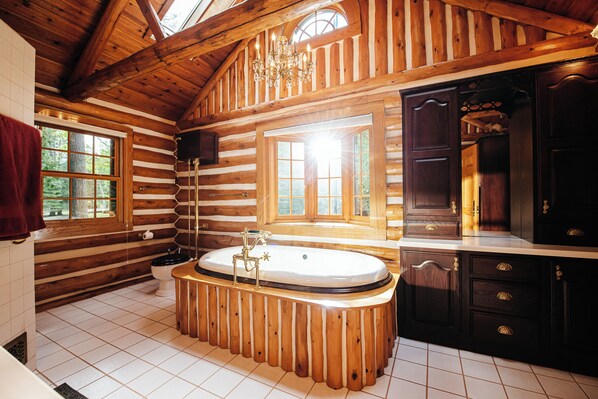 House | Bathroom - Nature's Beauty Loft Forks River Lodge (Traverse City)