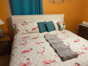 2 bedrooms, iron/ironing board, free WiFi, bed sheets - Cozy Beach House  (Ormond Beach)
