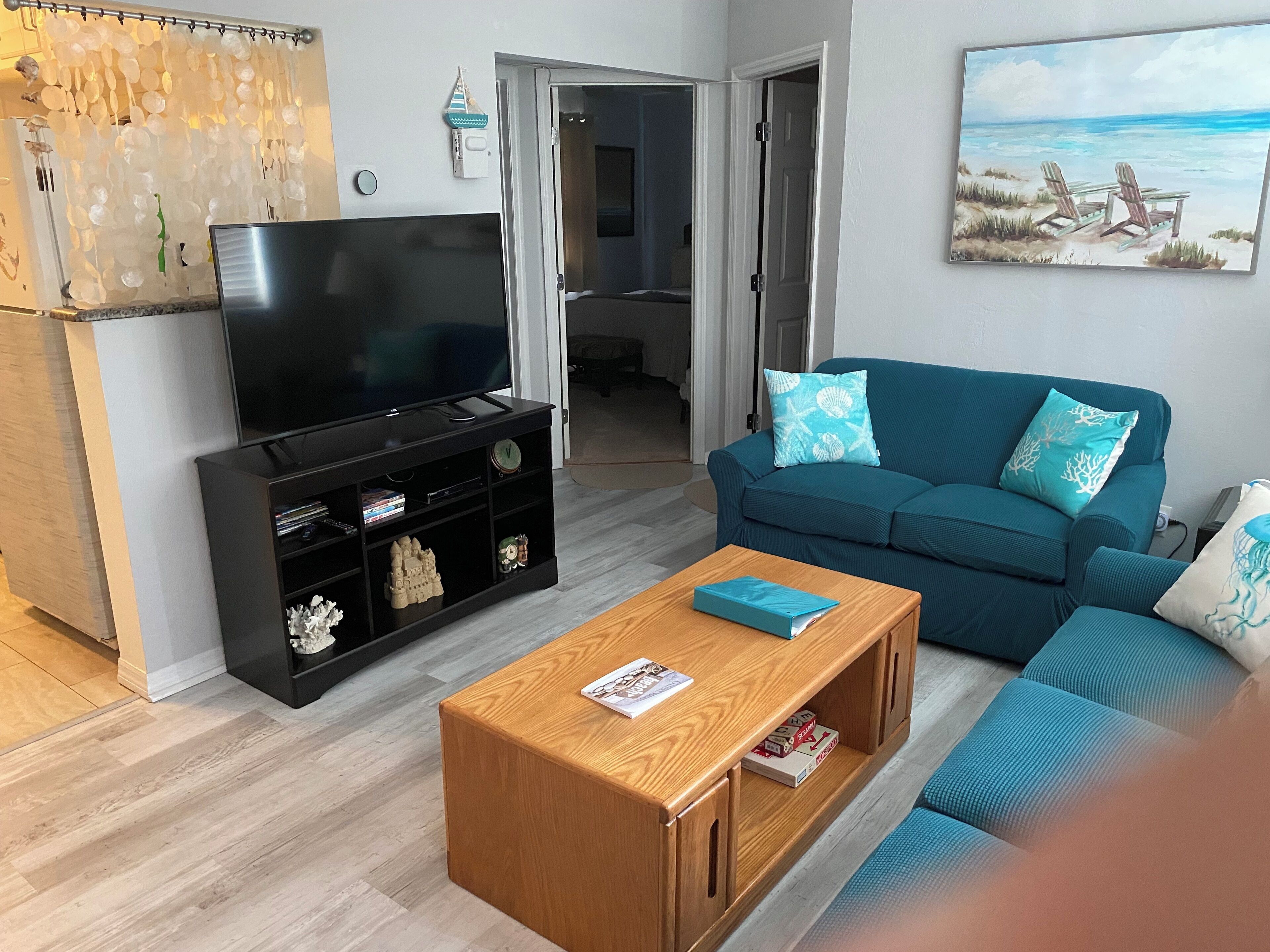 TV connectée, lecteur de DVD, livres