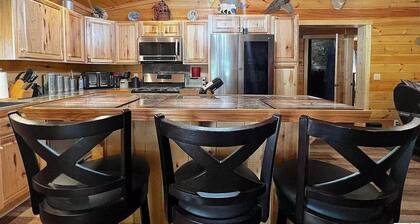 Lake Cumberland Cabin Getaway! Quick Local Lake Access!