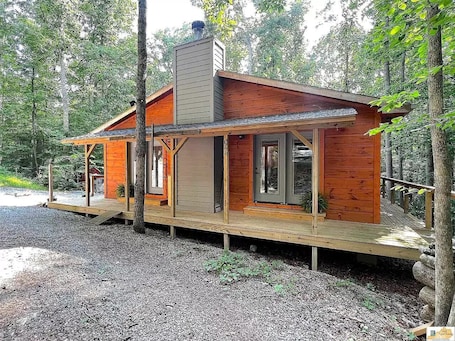 Exterior. Lake Cumberland Cabin Getaway! Quick Local Lake Access!