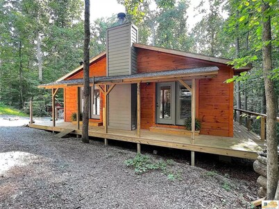 Lake Cumberland Cabin Getaway! Quick Local Lake Access!