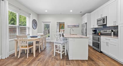 New Home 3/2 With Garage Near Downtown