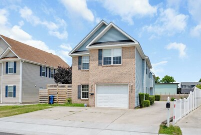 VB Vibe District Retreat • Game Room • Sleeps 10