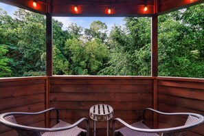 Property grounds - Upscale Smoky Mountain Retreat-Near Parkway, with Hot Tub, Fire Pit & Bunk Room (Pigeon Forge)