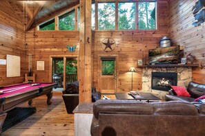 Games room - Upscale Smoky Mountain Retreat-Near Parkway, with Hot Tub, Fire Pit & Bunk Room (Pigeon Forge)