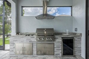 Refrigerador, microondas, horno y parrilla de estufa