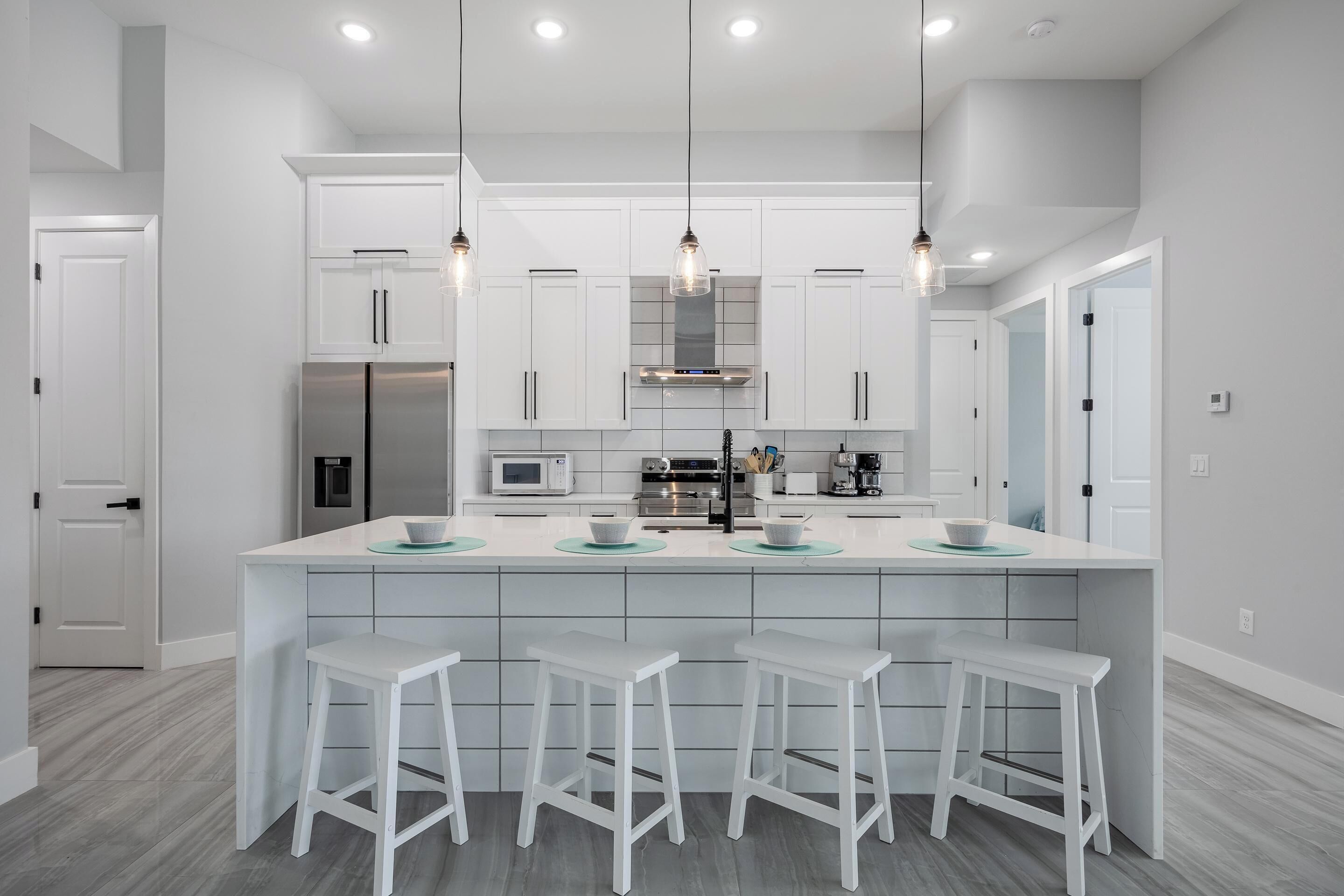 ثلاجة، ميكروويف، فرن، موقد طهي مسطح