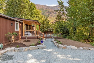 Recreation Station - game room, hot tub, plunge pool!