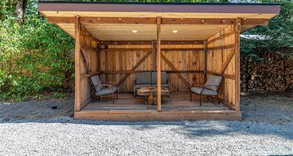 Recreation Station - game room, hot tub, plunge pool!