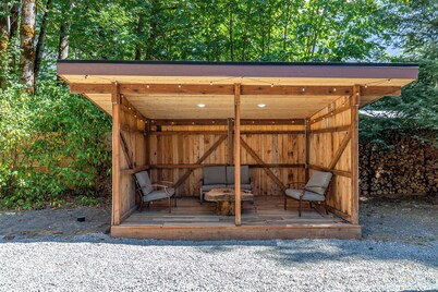 Recreation Station - game room, hot tub, plunge pool!