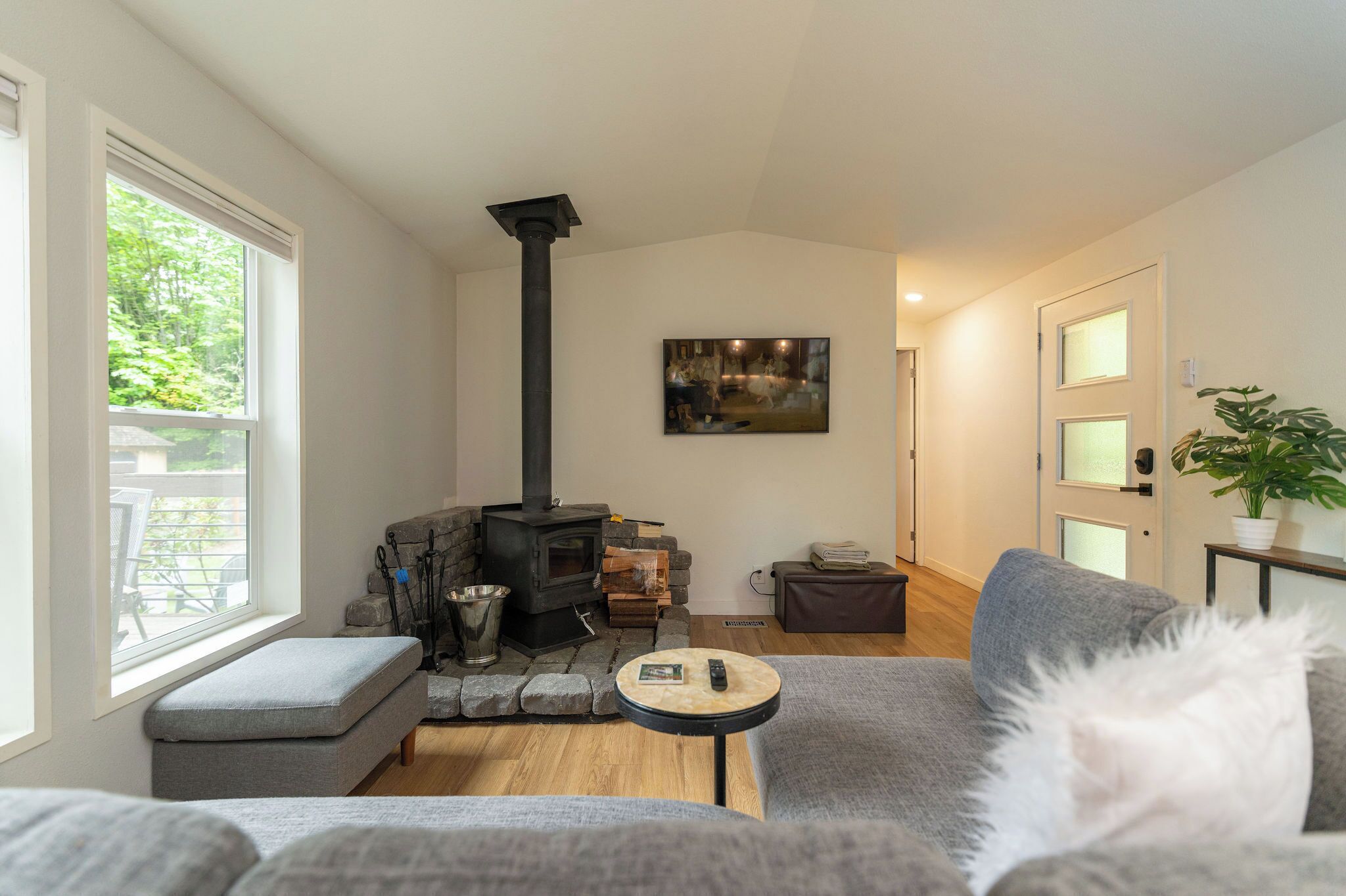 Smart TV, table football, ping pong, books