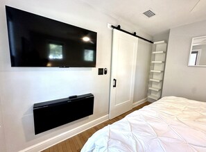 1 habitación, escritorio, tabla de planchar con plancha y wifi