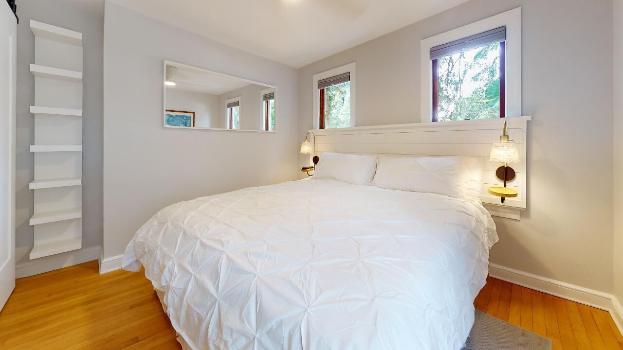 1 dormitorio, escritorio, tabla de planchar con plancha y wifi