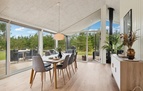 4 bedroom stunning home in Strandby