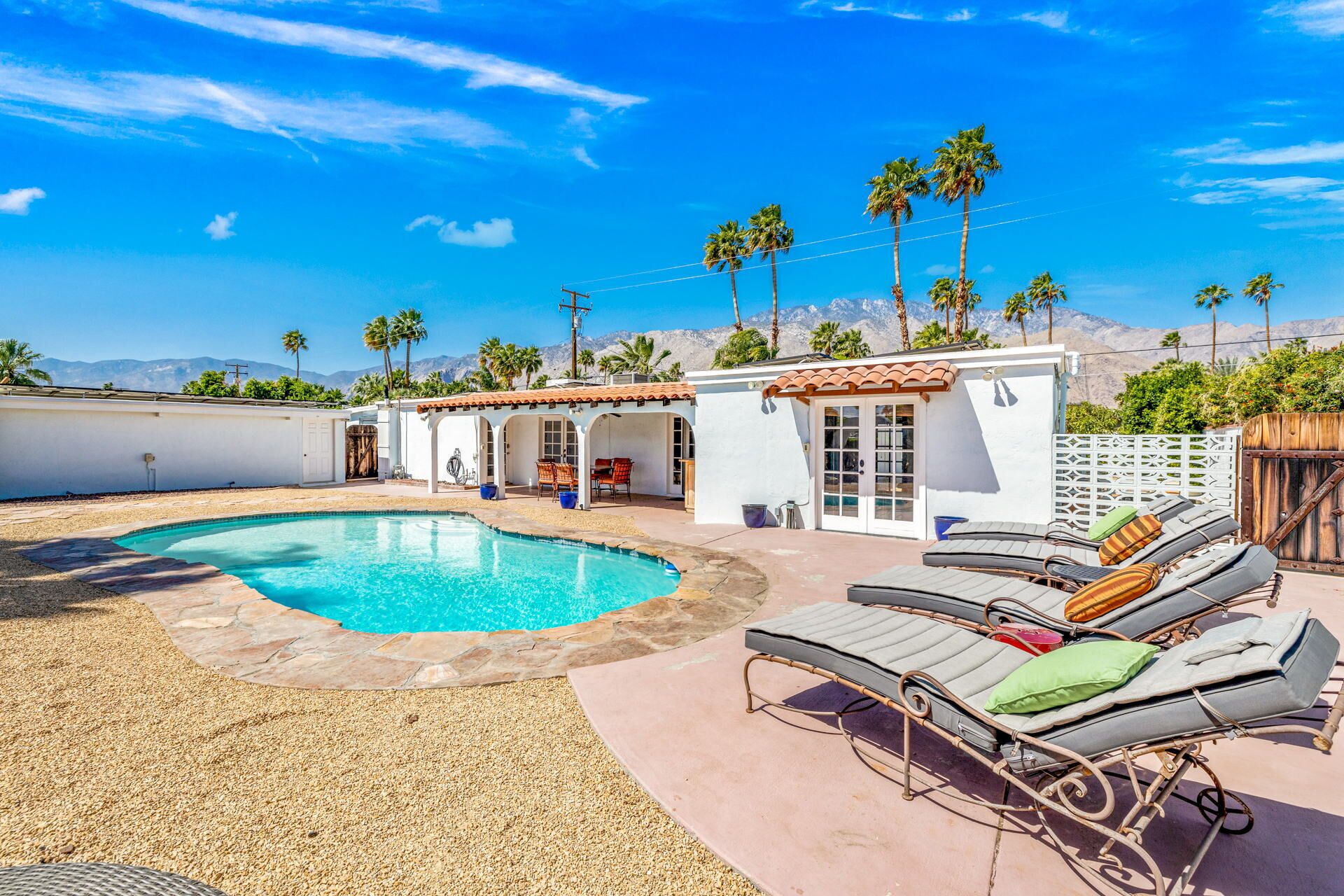NEW Synergi Oasis - Solar Heated Pool Peloton in Movie Colony Near Downtown
