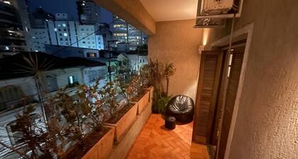 Castelinho, live an elegant experience in this modern and well-lit house