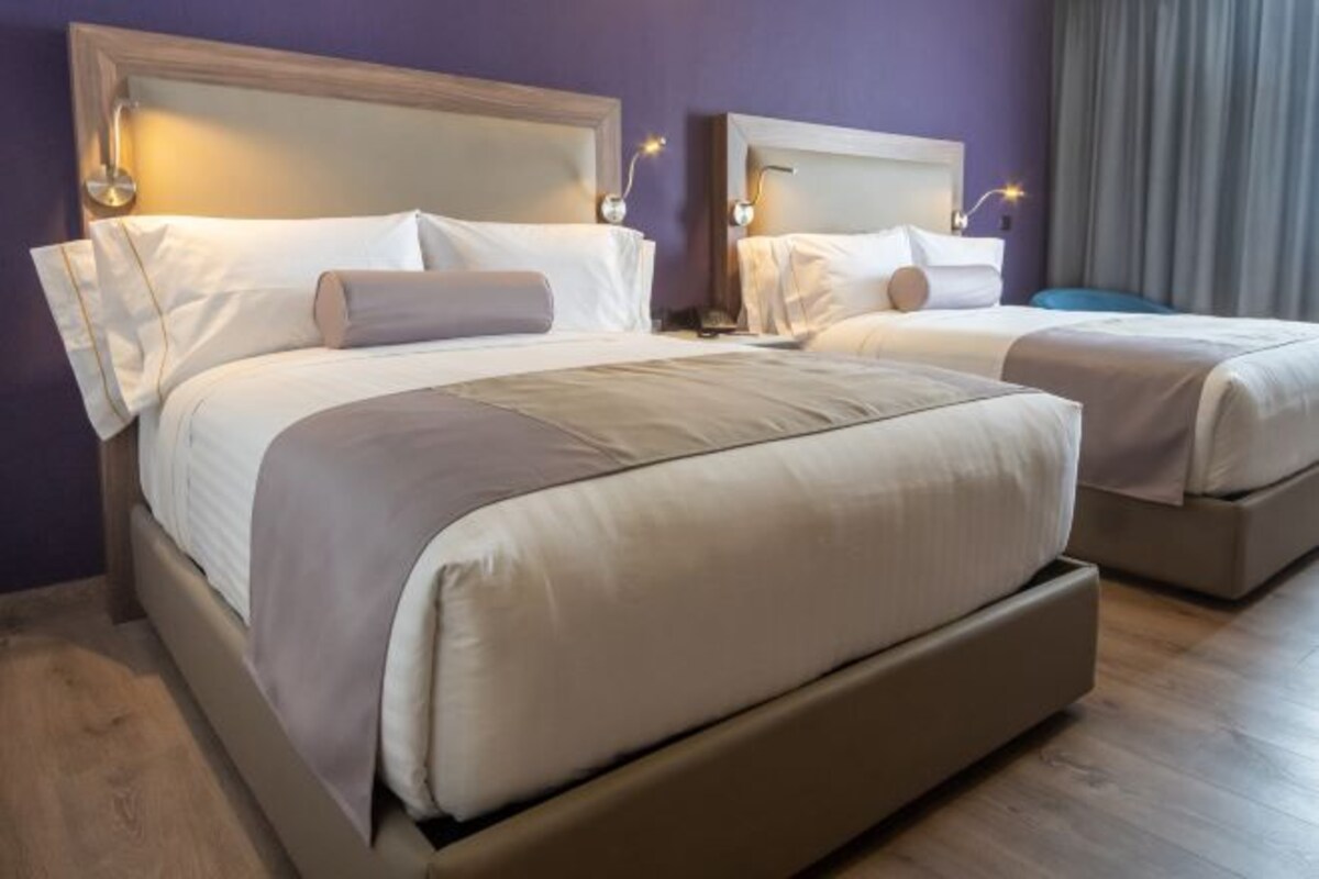 Traditional Room, 2 Queens, Guest Room, 2 Queen, City View