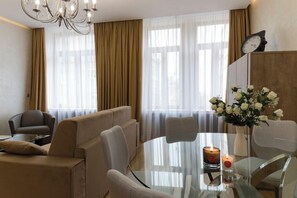 Dining - Liberty -31 One-Bedroom Prestige Apartment (Luxembourg)