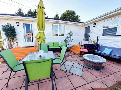 close to beach .high speed wifi,BBQ,firepit. dog friendly. 