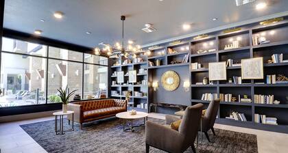 Private Rooftop Terrace-Walk Score 81 4003