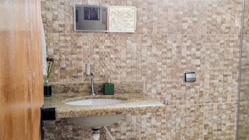 Economy Double or Twin Room | Bathroom | Towels, toilet paper