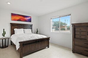 2 makuuhuonetta, silitysrauta/-lauta, ilmainen Wi-Fi, vuodevaatteet