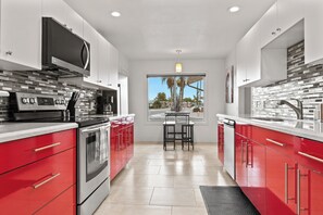 Fridge, microwave, oven, stovetop - Relaxing Golf Retreat! 2-bedroom desert oasis (Sun City)