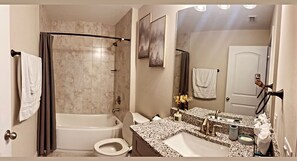 Shower, hair dryer, bidet, towels - New house! Special promo for 1+ week rental, 5% off, 1+ month rental 11% off! (Cape Coral)