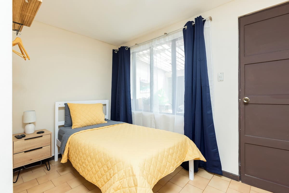 Economy Single Room | Soundproofing, free WiFi