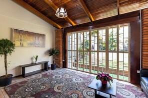 Lobby sitting area - Cata Bed Breakfast (San José)