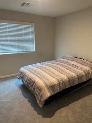 6 bedrooms, WiFi, bed sheets